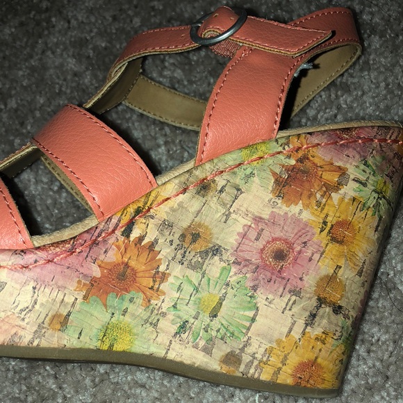 Peachy Pink Wedges! - Picture 6 of 7